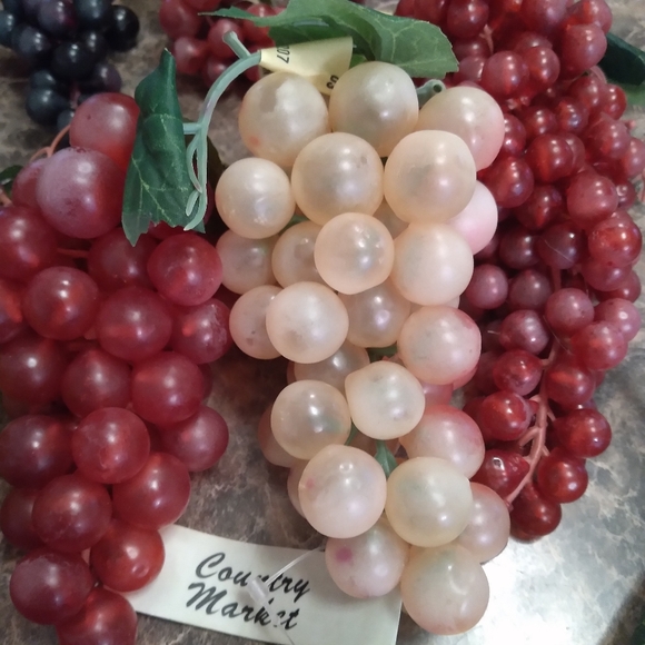 New Grapes Clusters Artificial Faux Fruit Mixed Sizes & Color 32 pc Soft Texture - Picture 5 of 16
